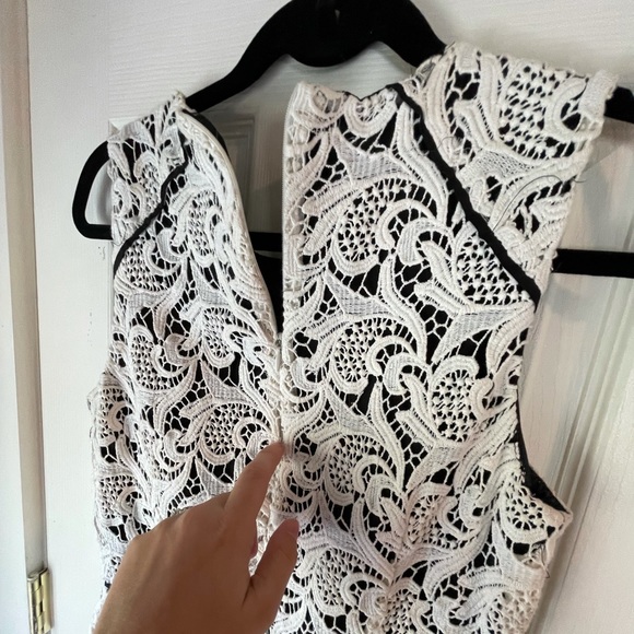 Maeve Lace Tank - Picture 2 of 5